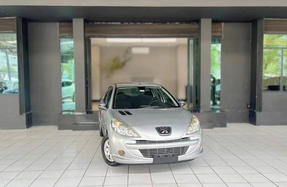 PEUGEOT 207 1.4 XR SPORT 8V FLEX 4P MANUAL PEUGEOT 207 1.4 XR SPORT 8V FLEX 4P MANUAL